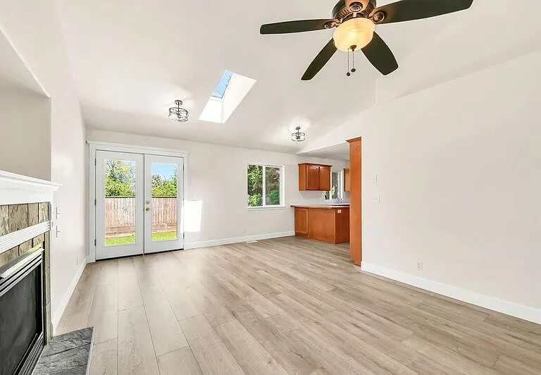 585 Dublin Ave — Photo 8