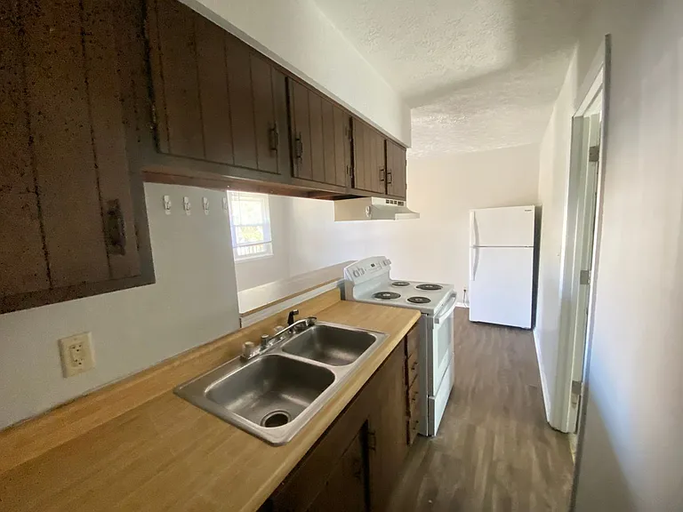 1217 Main St — Photo 11
