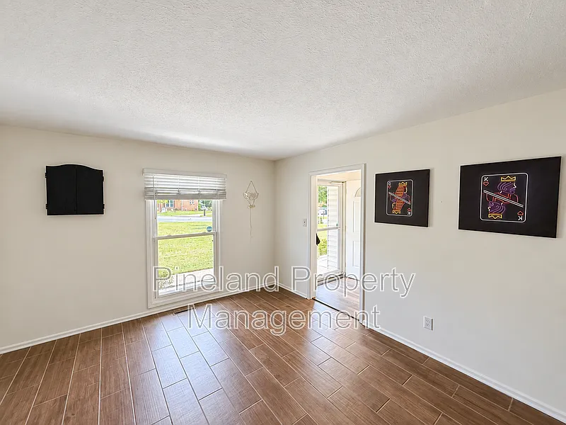 3 bed, 2.0 bath, 1524 sqft, $1,800 — Photo 3