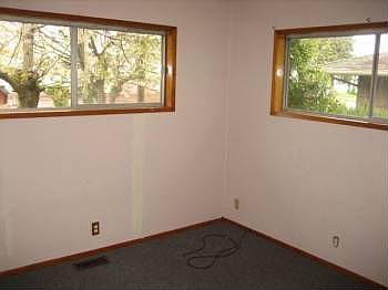 4th image of 1156 SE Alder St