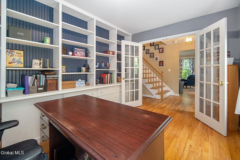 5th image of 106 Berwick Road