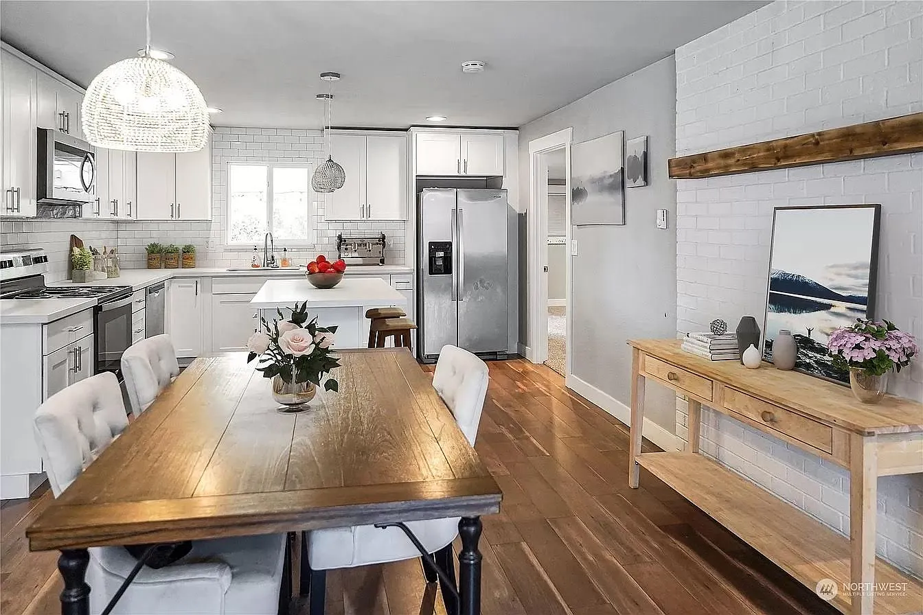 3 bed, 1200 sqft, $2,990 — Photo 1