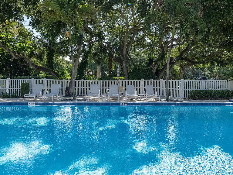 300 S Peppertree Dr — Photo 45