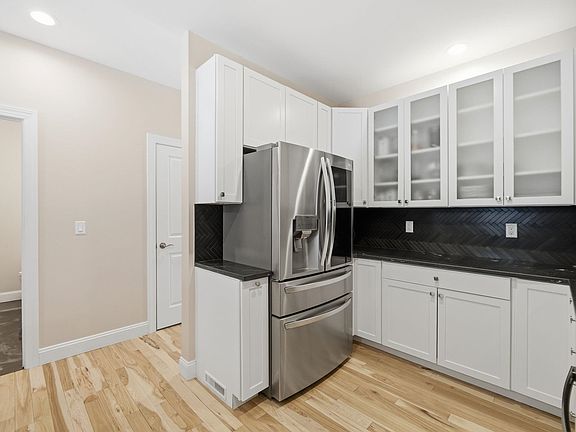 5th image of 4 Wilshire Lane #4