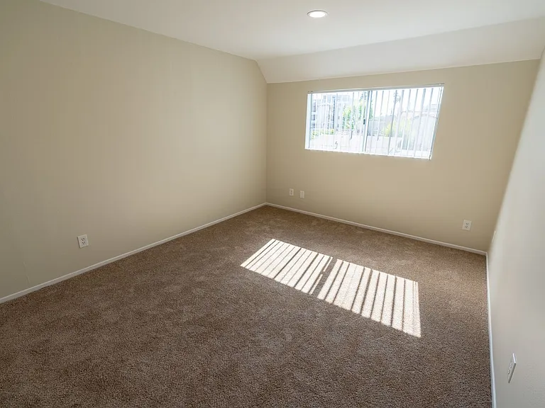 4444 Ensign Avenue — Photo 78