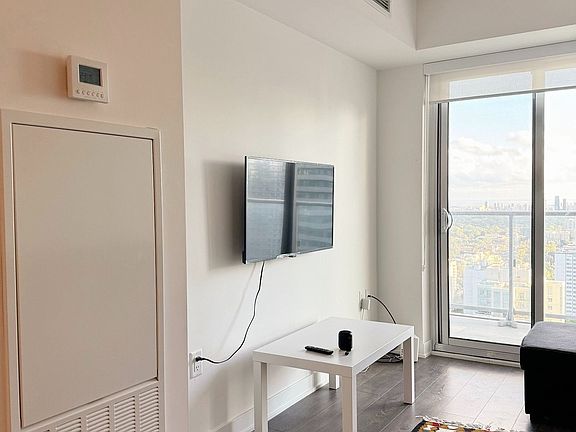 4th image of 195 Redpath Ave #3407