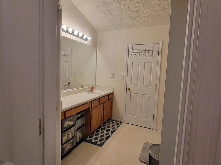 6904 Silver Bend Pl — Photo 19
