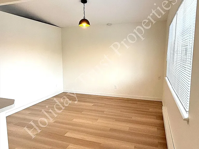 422 East Bay — Photo 2