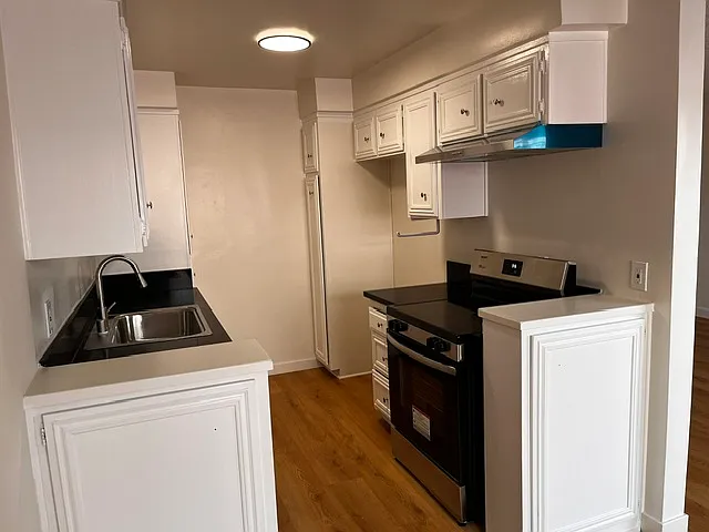 12718 Mitchell Ave #4 — Photo 10