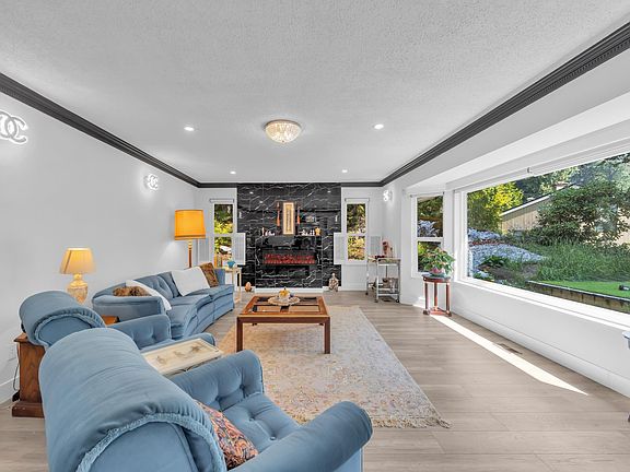 4th image of 4621 Caulfeild Dr