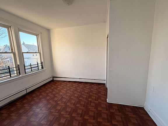 5th image of 168 Garfield Ave APT 3