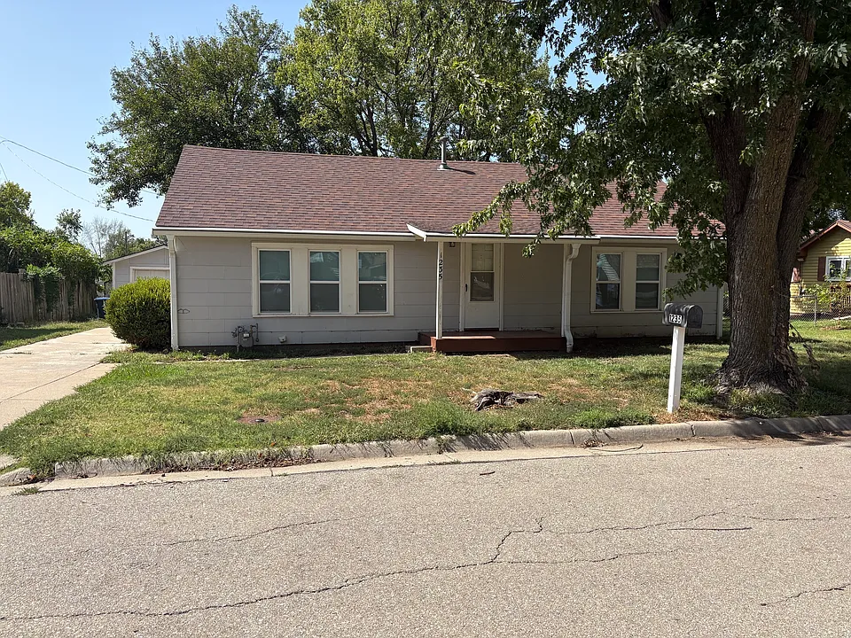 1235 Ford St