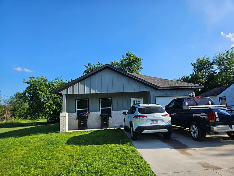803 Jones St — Photo 1