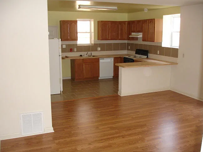 1311-13 S 52nd St #6 — Photo 12