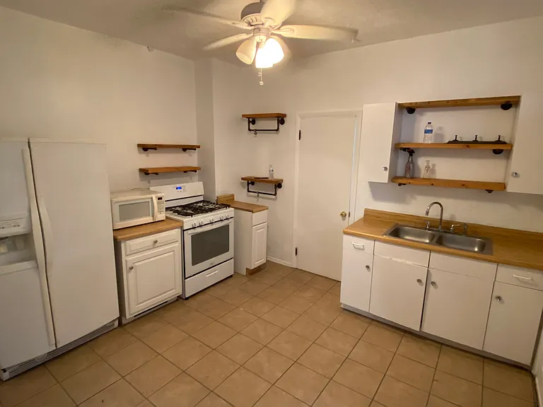 Kitchen with lots of space