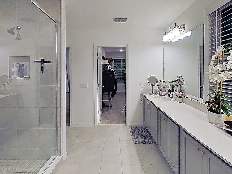 2138 Derwent Dr — Photo 10