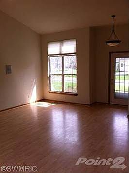 3rd image of 583 Woodbridge Cir