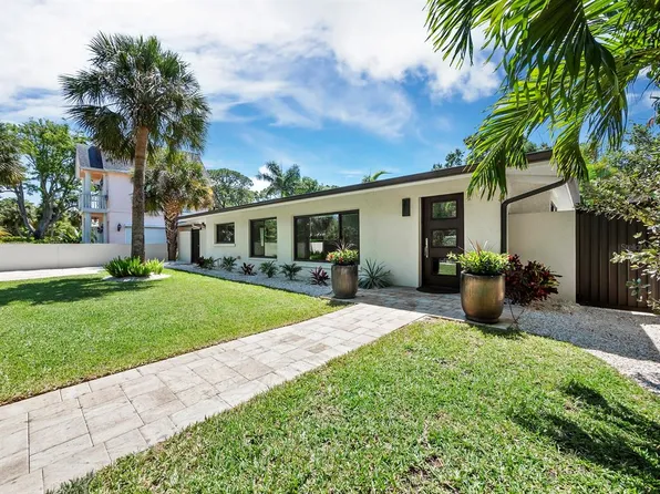 418 Sapphire Dr, Sarasota, FL 34234