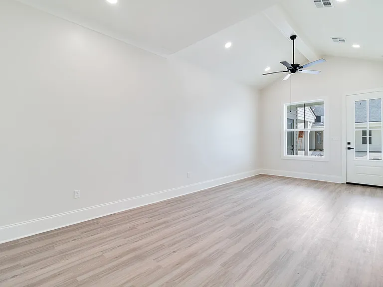102 Perth Pl — Photo 53