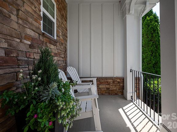 3rd image of 971 Castlewatch Dr