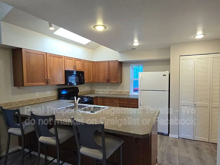 816 20th St #100 — Photo 8