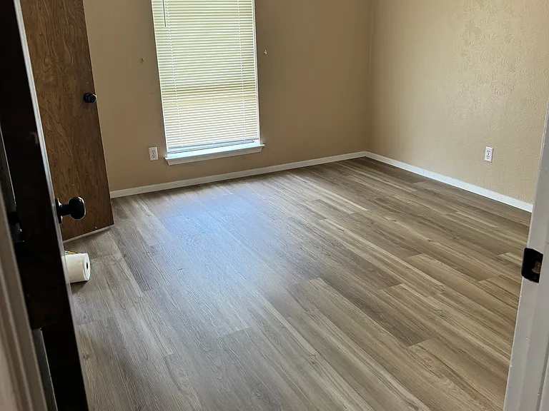 1422 Kingsbridge Dr — Photo 5