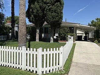 3 bed, 1376 sqft, $4,900 — Photo 2