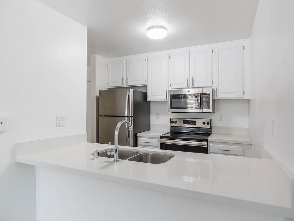 1st image of 7317 Haskell Ave APT 105