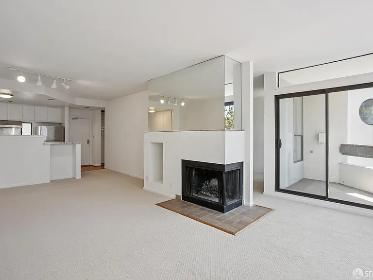 345 Church St #2C — Photo 4