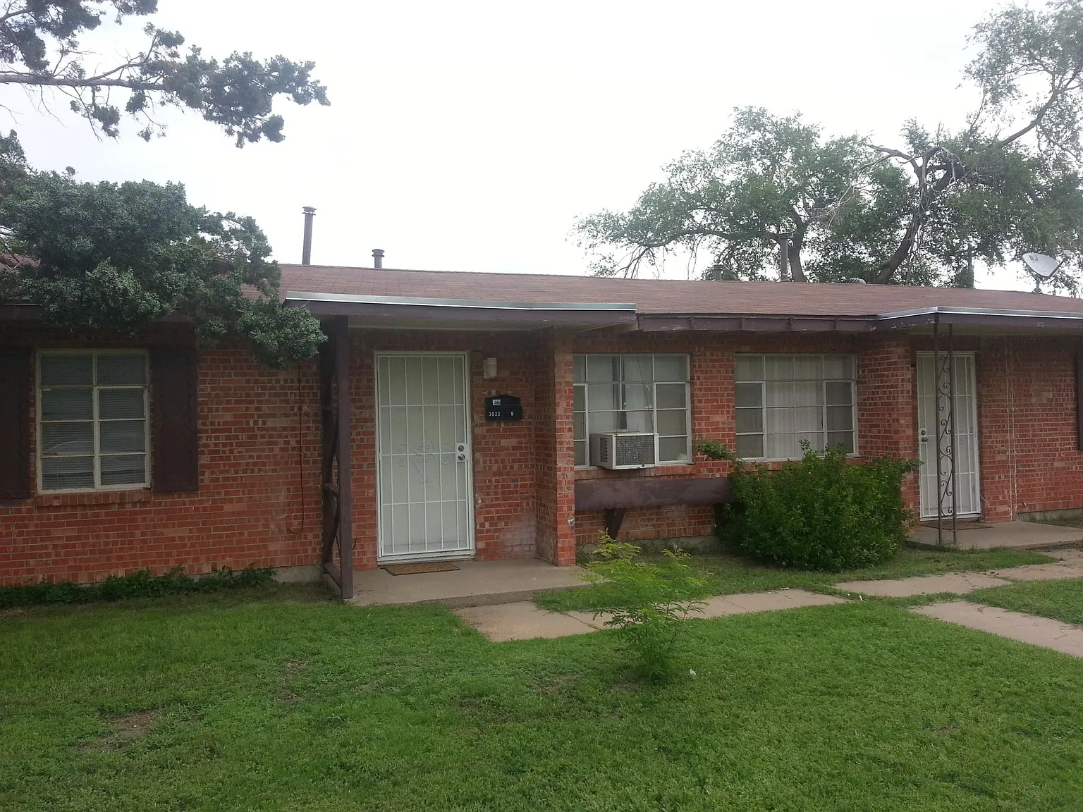 2 bed, 820 sqft, $825 — Photo 1