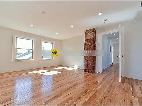 3rd image of 14 Renfrew St #4