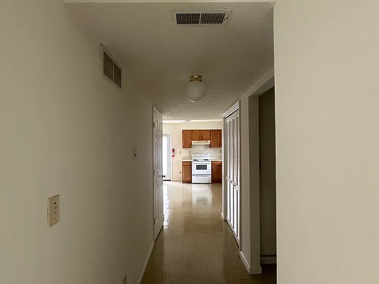 1111 S Park Ave — Photo 9