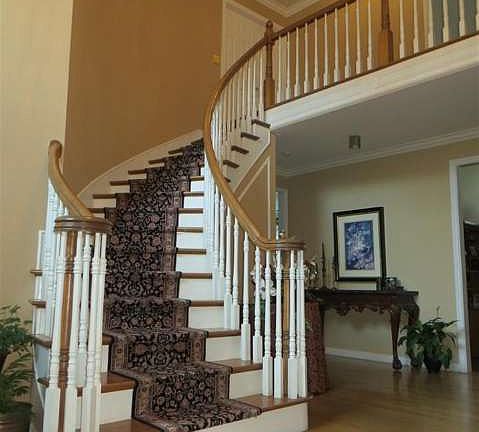 3rd image of 5529 Woodfield Dr