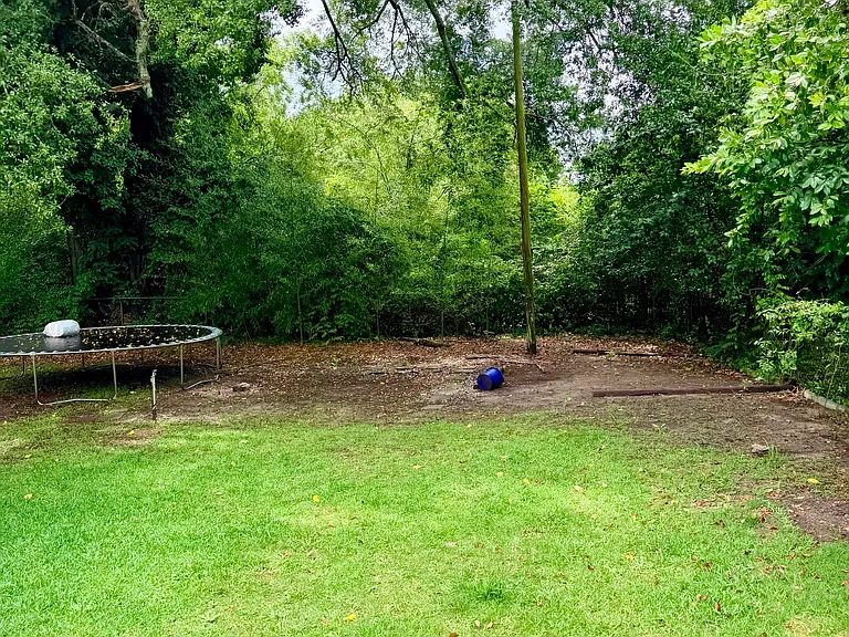 527 Englewood Dr — Photo 24