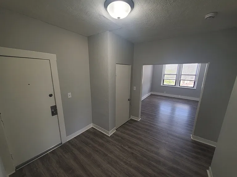 4 Abbotsford St #9 — Photo 4