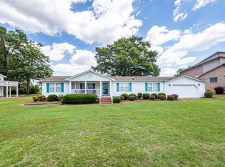 1529 Waters Edge Dr, Summerton, SC 29148