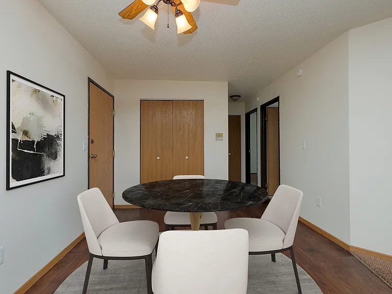Moorhead, MN Woodstone Apartments | Dining