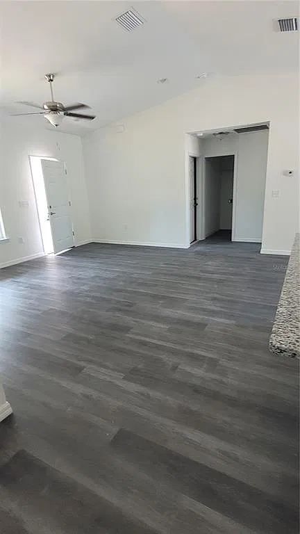 3 bed, 2.0 bath, 1350 sqft, $1,500 — Photo 4
