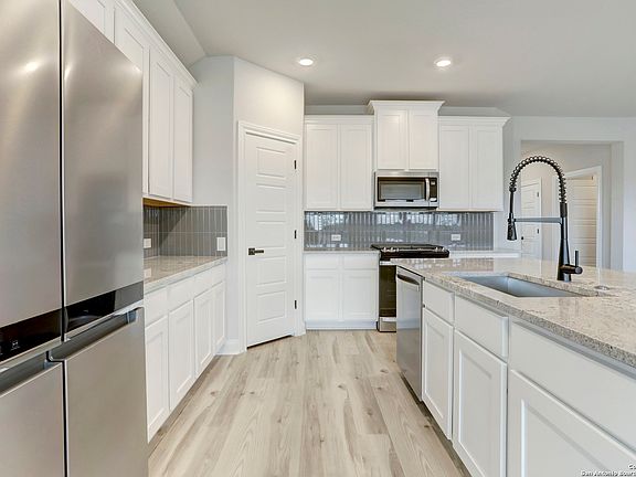 5th image of 407 Horsemint Way