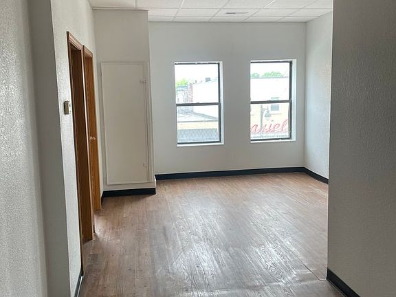 3rd image of 1109 Central Ave #B1f0c6e8a