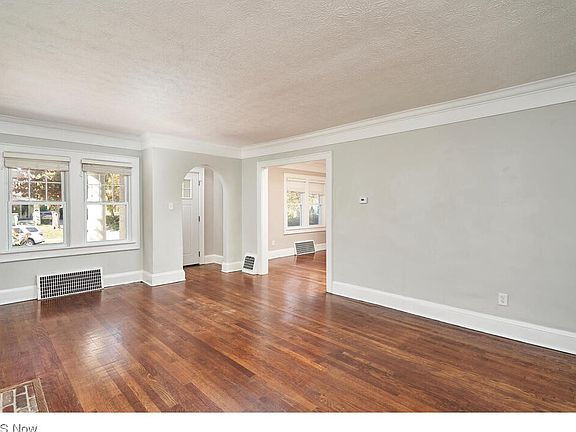 4th image of 83 Kenilworth Dr