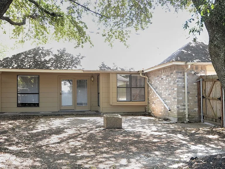 8901 Greentree Dr — Photo 12