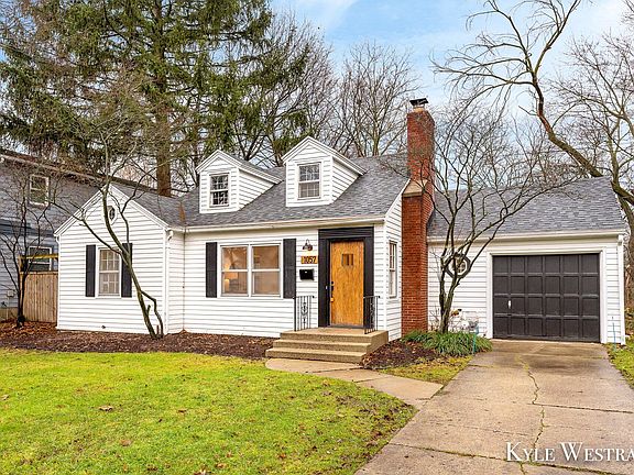 2nd image of 1057 Keneberry Way SE
