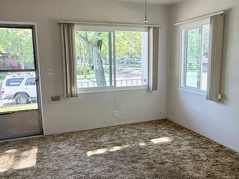 2205 O St — Photo 3