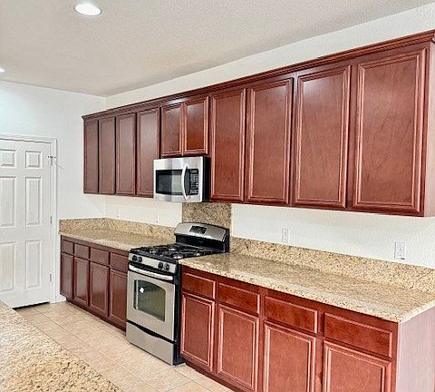 4th image of 2384 Oyster Bay Dr
