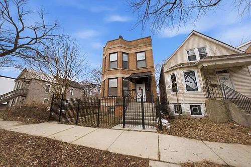 7242 S May St #2 Photo 1