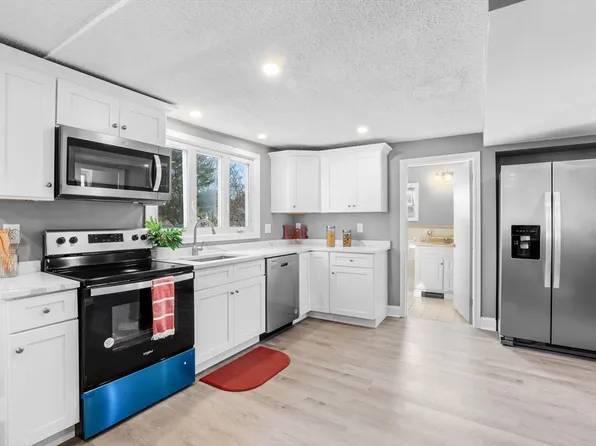 469 Middleboro Ave, Taunton, MA 02780