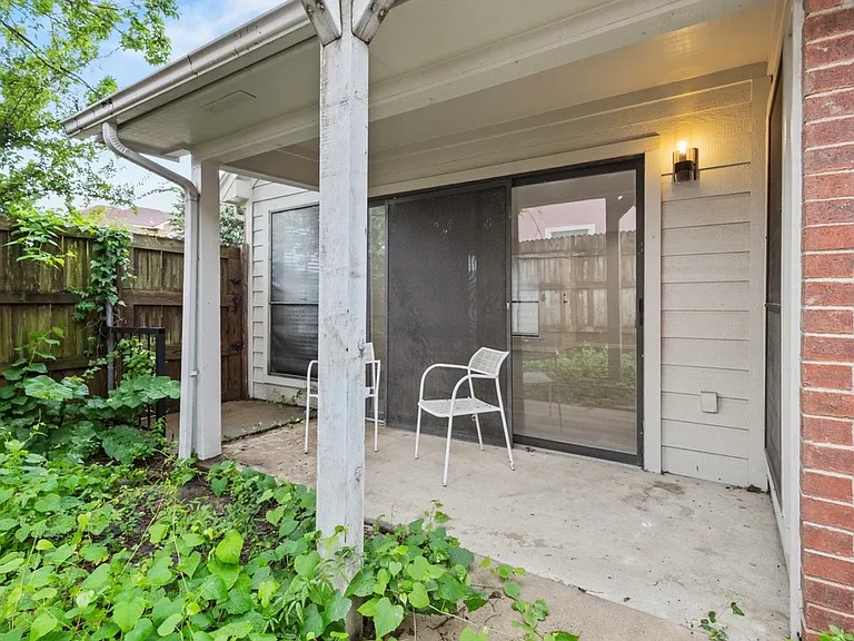 3251 Bellville Dr — Photo 9