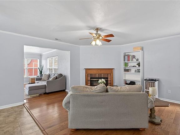 4th image of 1116 Taylor Rd