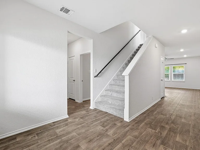 6630 Greensleeves — Photo 3